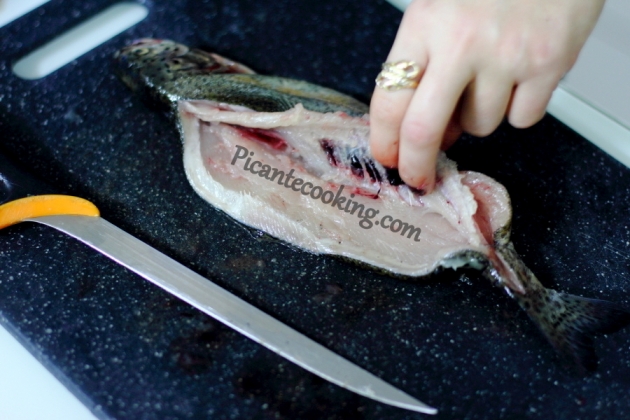 Cleaning and boning fish for roasting in French style - 3