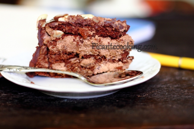 Tort czekoladowo migdałowy  - 30