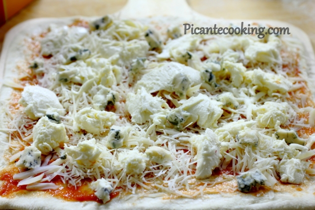 Pizza cztery sery (wł. Pizza quattro formaggi) - 6