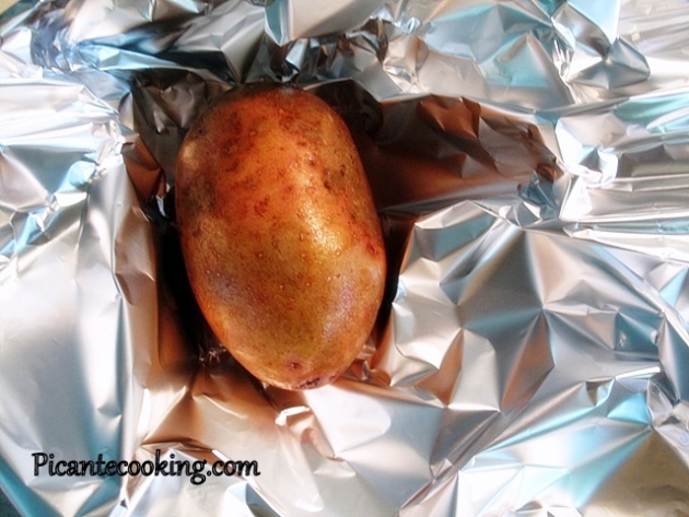 Ziemniaki na węglach z tymiankowo-czosnkowym kremem - 2