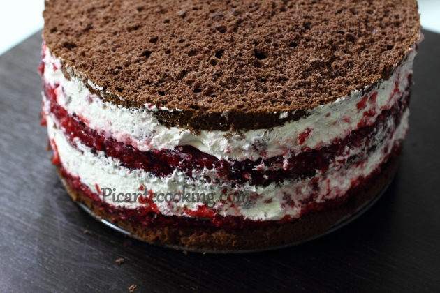 Tort czekoladowo – malinowy - 16