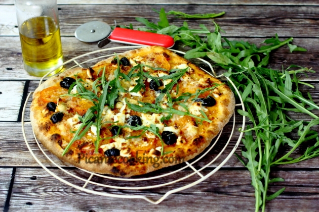 Pizza z kozim serem i oliwkami - 7