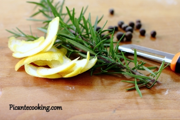 Оливкова олія з ароматом лимона, розмарину і запашного перцю - 1