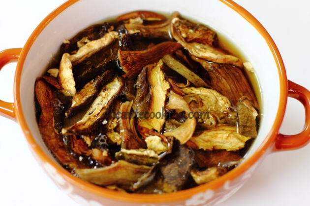 М'ясо дикого кабана в пиві з сушеними грибами - 1