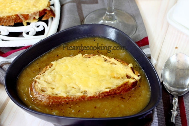 Francuska zupa cebulowa (fr. Soupe à d'oignon) - 1