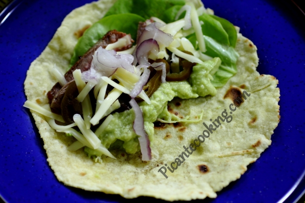 Tacos z wołowym stekiem i guacamole (hisz. Tacos de res) - 8