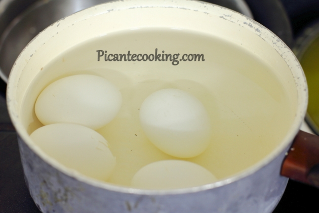 Jajka z sałatką z krewetek - 2