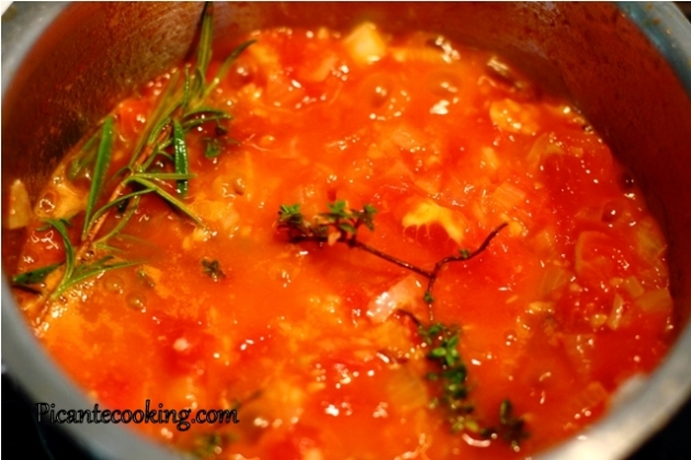 Bakłażany zapieczone w sosie pomidorowym z ziołami - 2