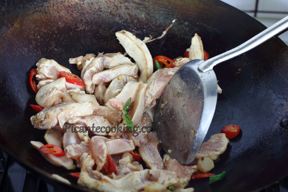Tajska kokosowa zupa z kurczakiem (Tom Kha Gai) - 4