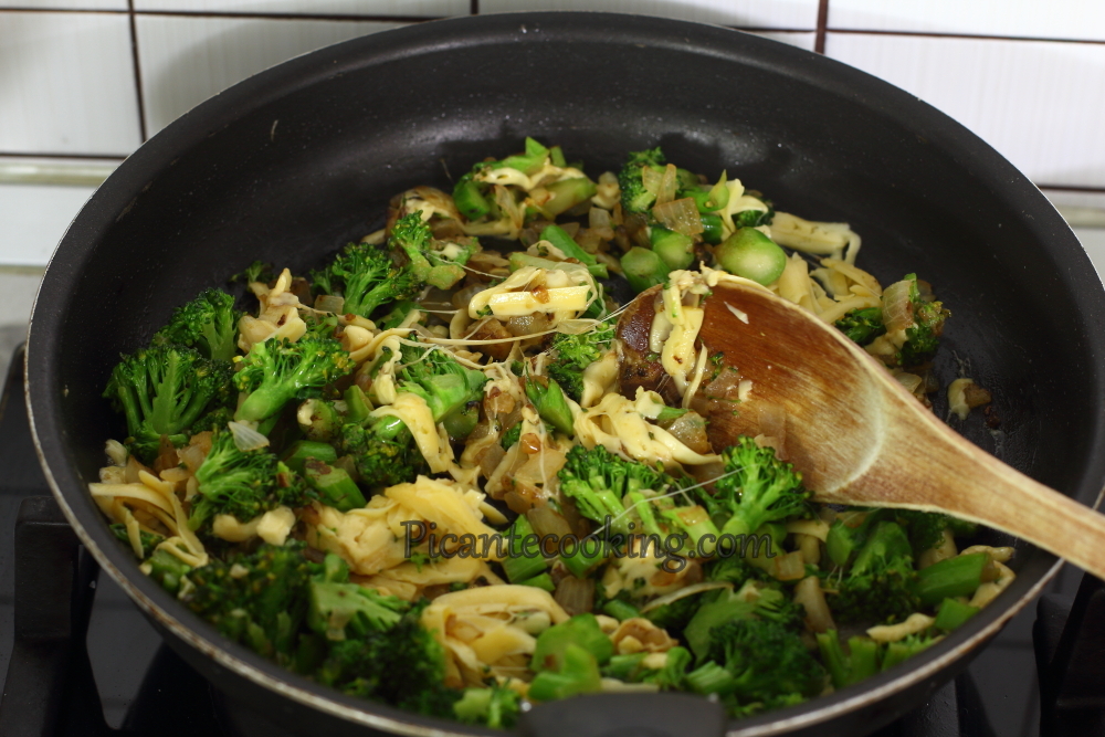 Kanapki z brokułami i serem na ciepło (ang. Broccoli melts) - 4