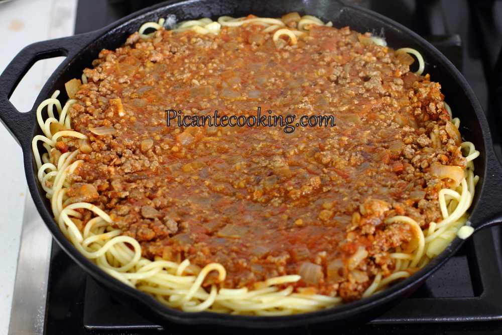 Placek ze spaghetti z mięsem (ang. Spaghetti pie) - 6