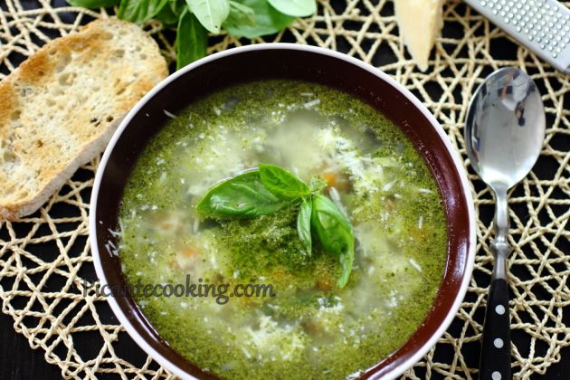 Letnia zupa minestrone