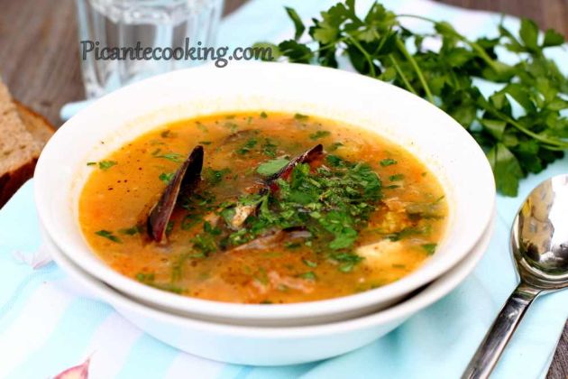 Рибний суп з мідіями
