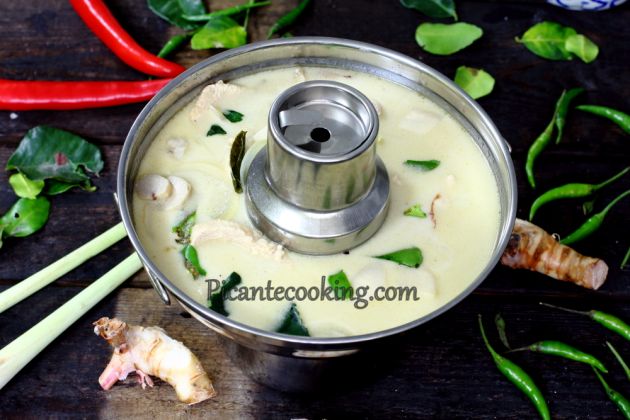 Тайський кокосовий суп з куркою (Tom Kha Gai)