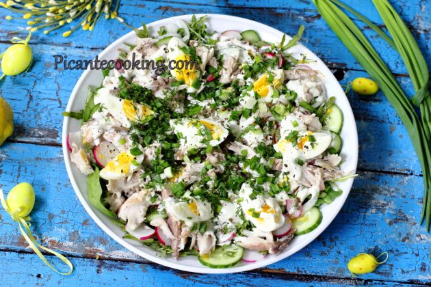 Весняний салат з копченою скумбрією