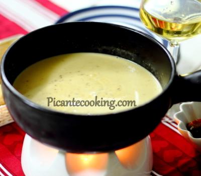 Cheese fondue with dried mushrooms - a joy for the cheerful company