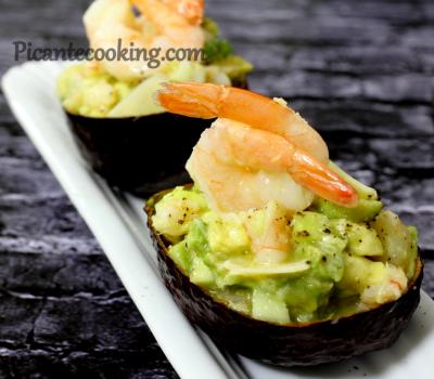 Luxurious salad of avocado with prawns