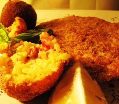 Arancini of risotto Milanese with chicken breasts in flavorful coating