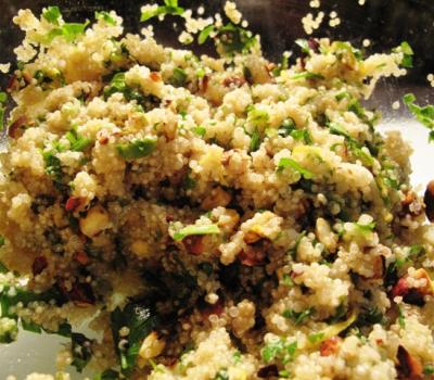 Quinoa salad with lemon and cashew nuts