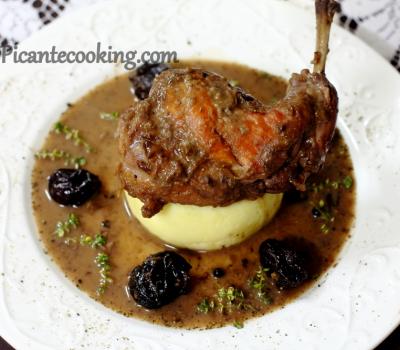 Rabbit in red wine with prunes and spices 