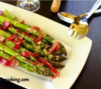  Green asparagus with parmesan vinaigrette and bacon 