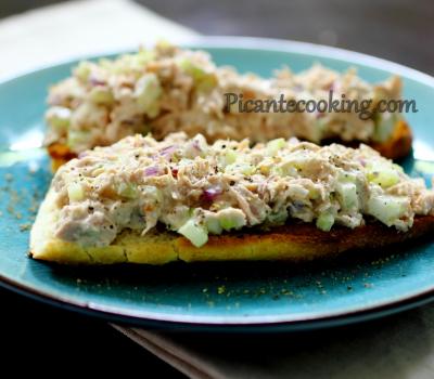 Kanapka z sałatką z tuńczyka (Tuna salad sandwich) 