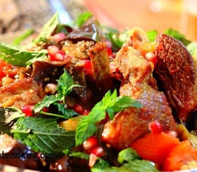 Баранячі реберця з овочами і кускусом в туніському стилі
