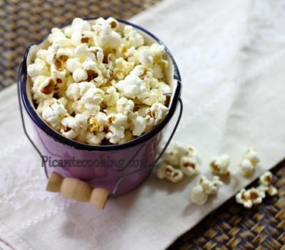 Jak zrobić domowy popcorn z serem