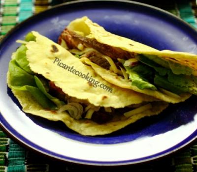 Tacos z wołowym stekiem i guacamole (hisz. Tacos de res)