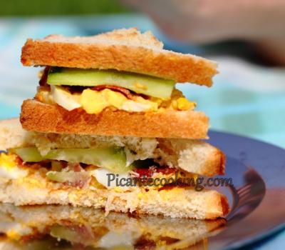 Sandwich z jajkiem na piknik lub śniadanie