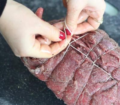 Відео як перев'язувати м'ясо 