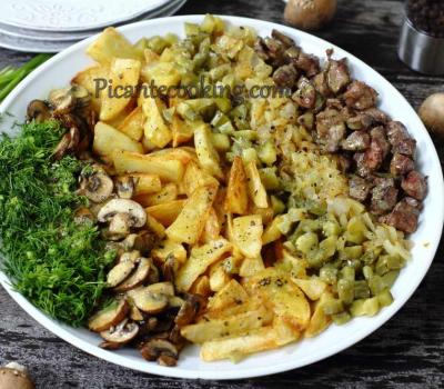 Салат з печінкою, грибами та хрусткою картоплею