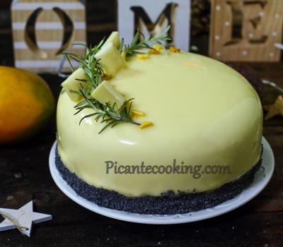 Musowy tort z marakują i mango