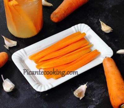 Морква квашена з імбиром та часником