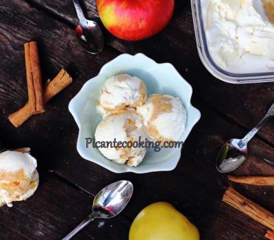 Вершково-карамельне морозиво з яблуками