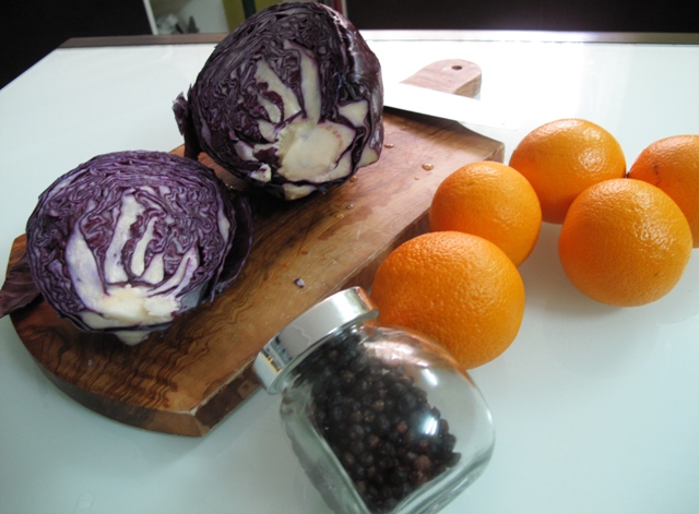 Braised red cabbage with orange juice - 1