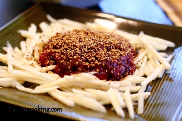 Корейський тартар з яловичини з фруктами (Yukhoe) - 8