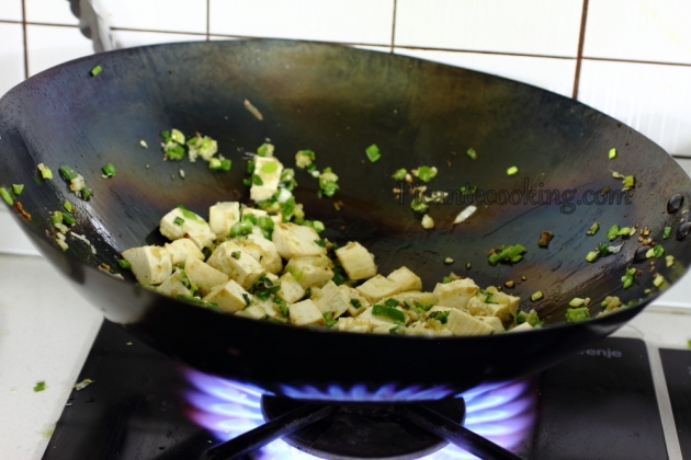Як готувати у сковорідці вок - 7