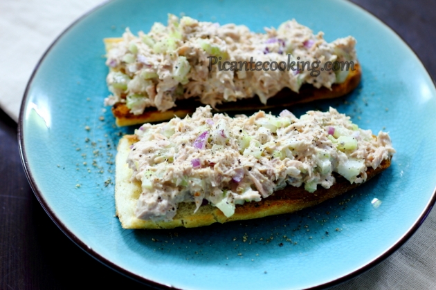 Kanapka z sałatką z tuńczyka (Tuna salad sandwich)  - 6