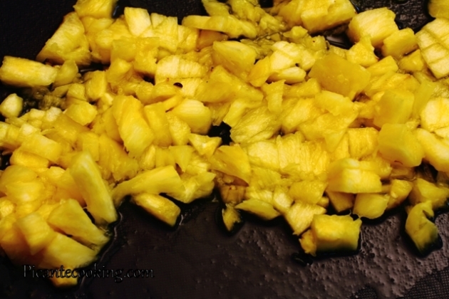 Placuszki (ołady) z ananasem, cynamonem i rumem  - 2