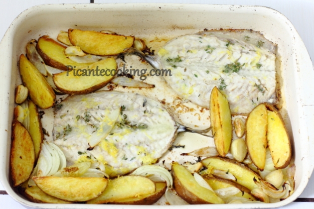 Pieczona makrela z ziemniakami i czosnkiem - 9