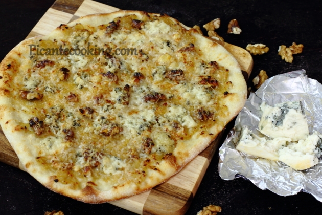 Цибулева піца з волоськими горіхами і блакитним сиром - 8