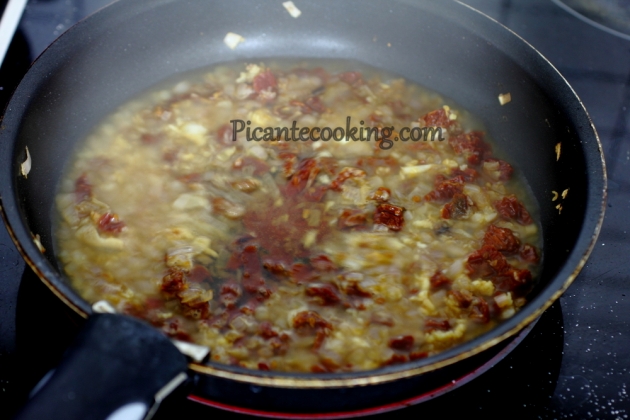 Ravioli z wieprzowiną i grzybami w sosie śmietanowym - 19