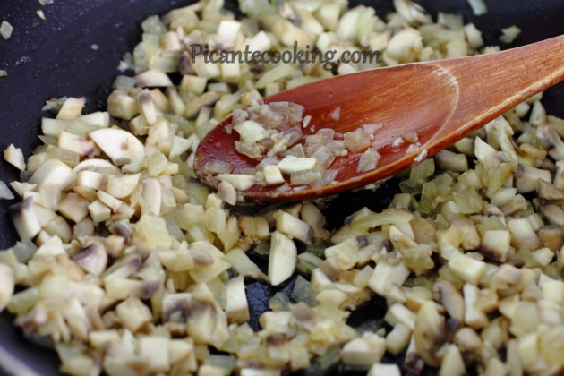 Ravioli z wieprzowiną i grzybami w sosie śmietanowym - 7