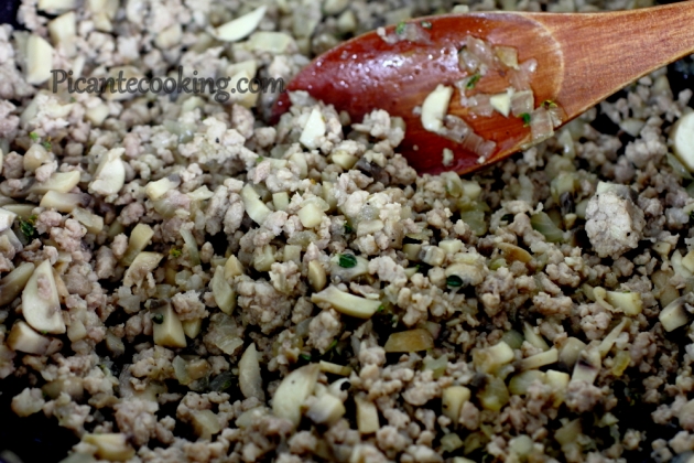 Ravioli z wieprzowiną i grzybami w sosie śmietanowym - 8