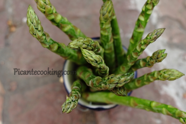 Pieczone zielone szparagi z nutką cytryny - 1