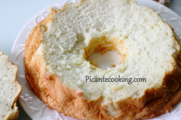 Anielski tort z cytrynowym kremem z truskawkami - 8