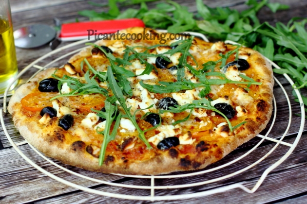 Pizza z kozim serem i oliwkami - 1