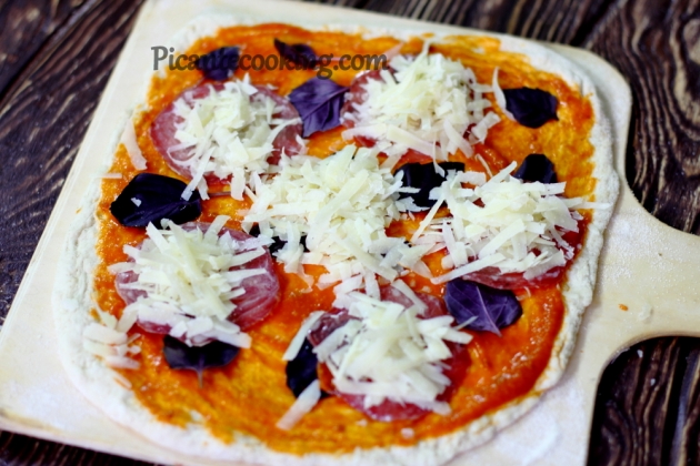 Піца з фіолетовим базиліком та в'яленою шинкою - 5