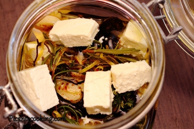 Marynowany ser feta z oliwkami, rozmarynem i tymiankiem - 3